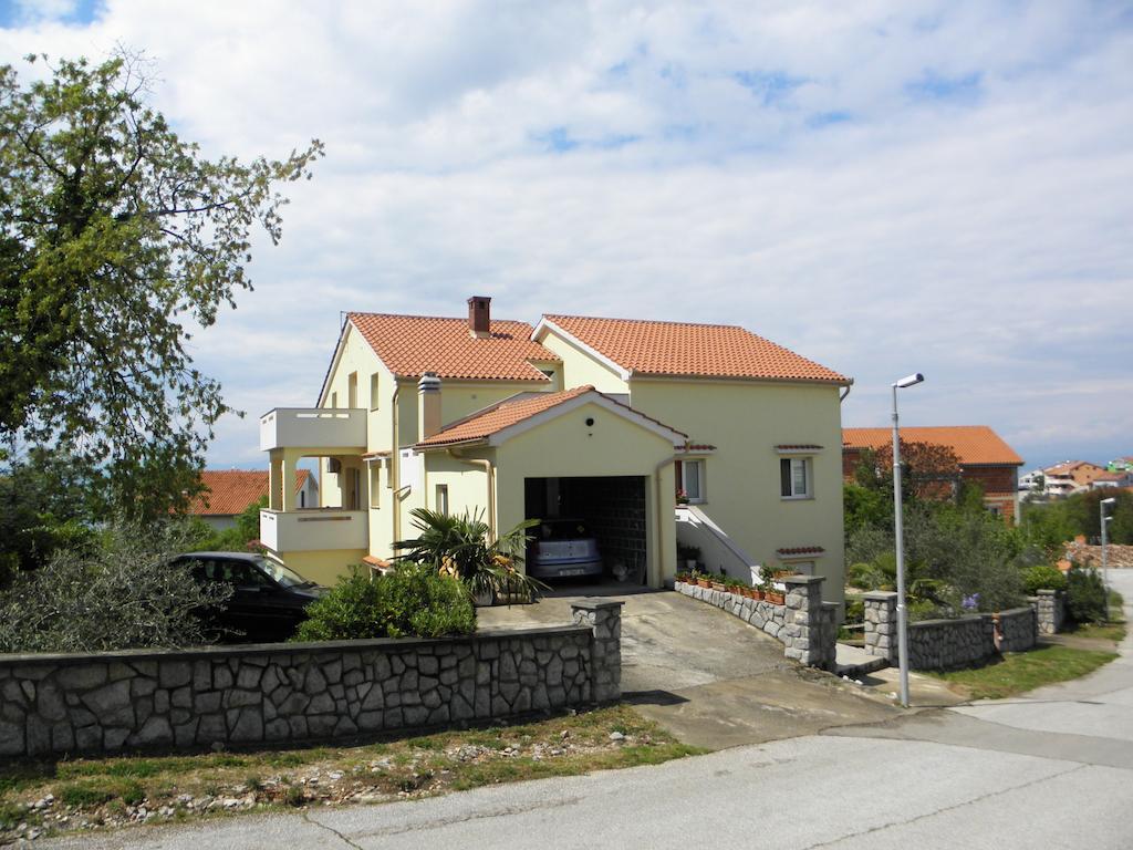 Apartments Njivice Bajcic Bagian luar foto