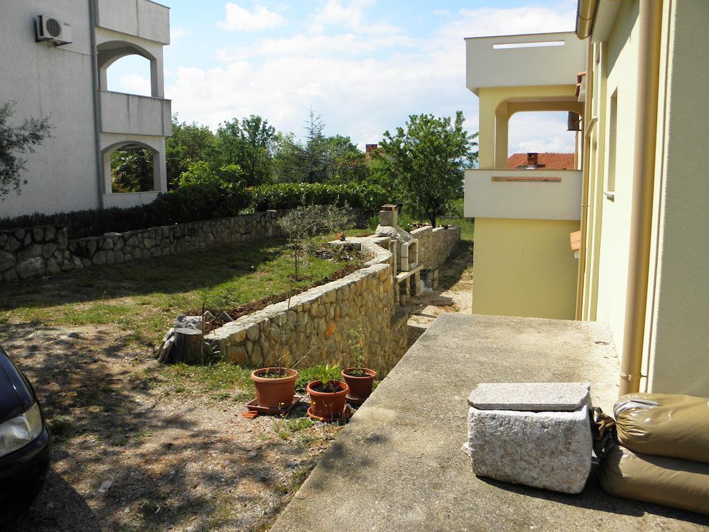 Apartments Njivice Bajcic Bagian luar foto