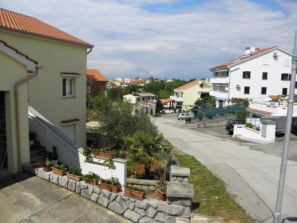 Apartments Njivice Bajcic Bagian luar foto