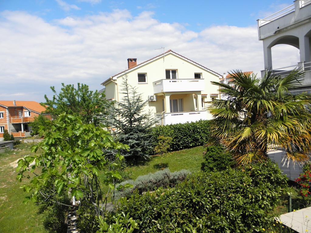 Apartments Njivice Bajcic Bagian luar foto