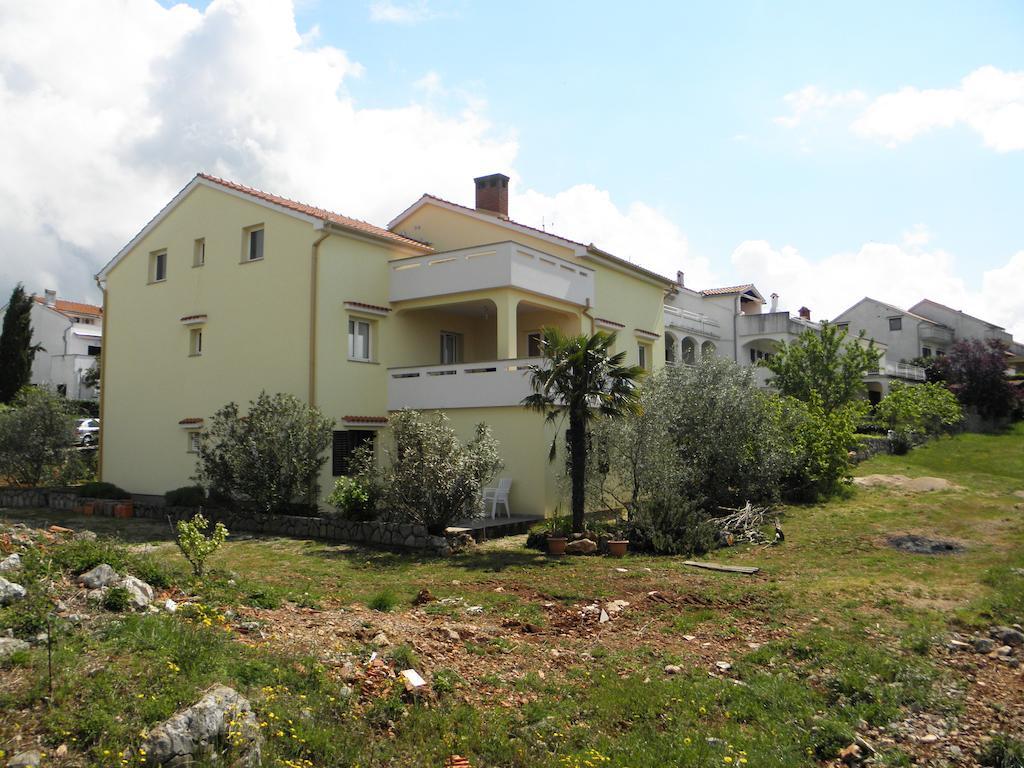 Apartments Njivice Bajcic Bagian luar foto