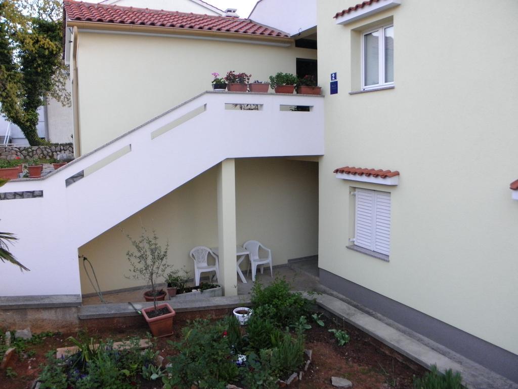 Apartments Njivice Bajcic Bagian luar foto